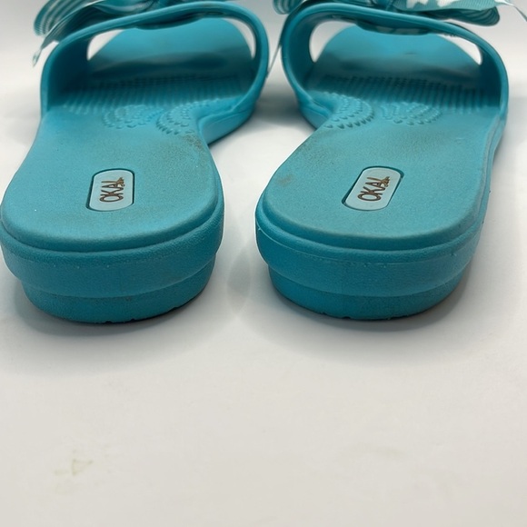 OKAb turquoise rubber women’s sandals with bow accents size ML - Picture 5 of 8